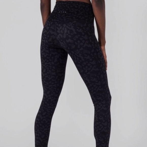 ACTA Leopard High Rise Leggings - Picture 3 of 5